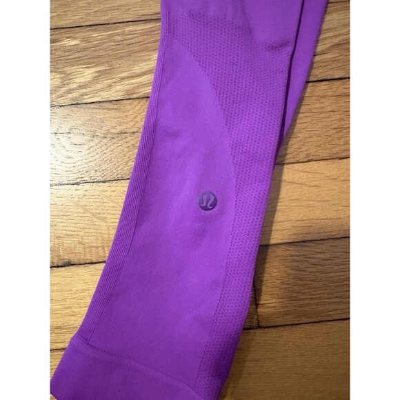 Lululemon Size 6 Zone In Tight Purple - Picture 4 of 5